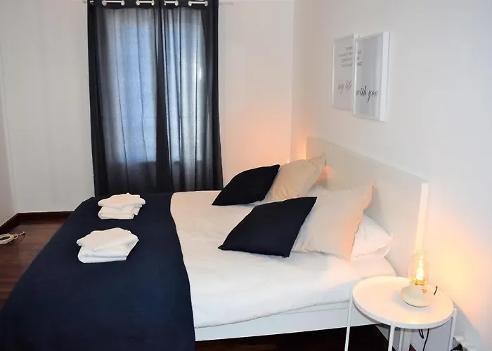 Madeira, 3 Bedroom Apartment With Ocean Views In Funchal